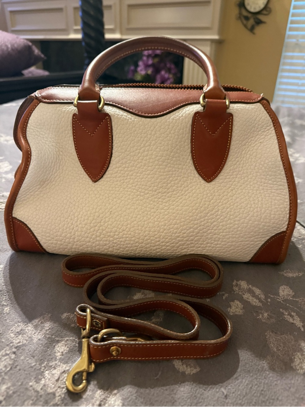 Gladstone vintage White Pebbled Leather Satchel with Brown Trim - Picture 6 of 7